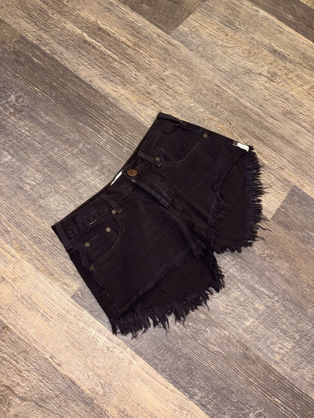 OneTeaspoon Low Waist Bonita Black Distressed Frayed Denim Shorts Size - Picture 3 of 7